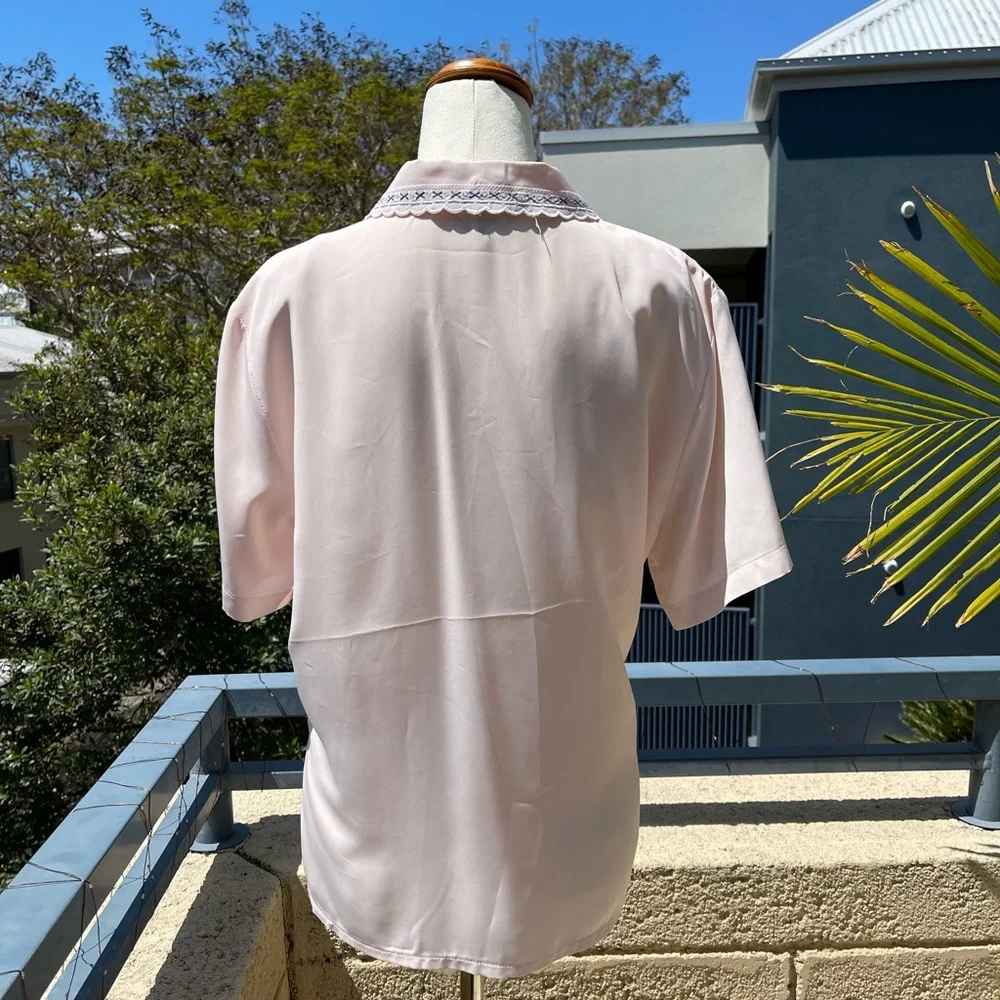 Dainty Vintage Embroidered Blouse - Picture 4 of 7